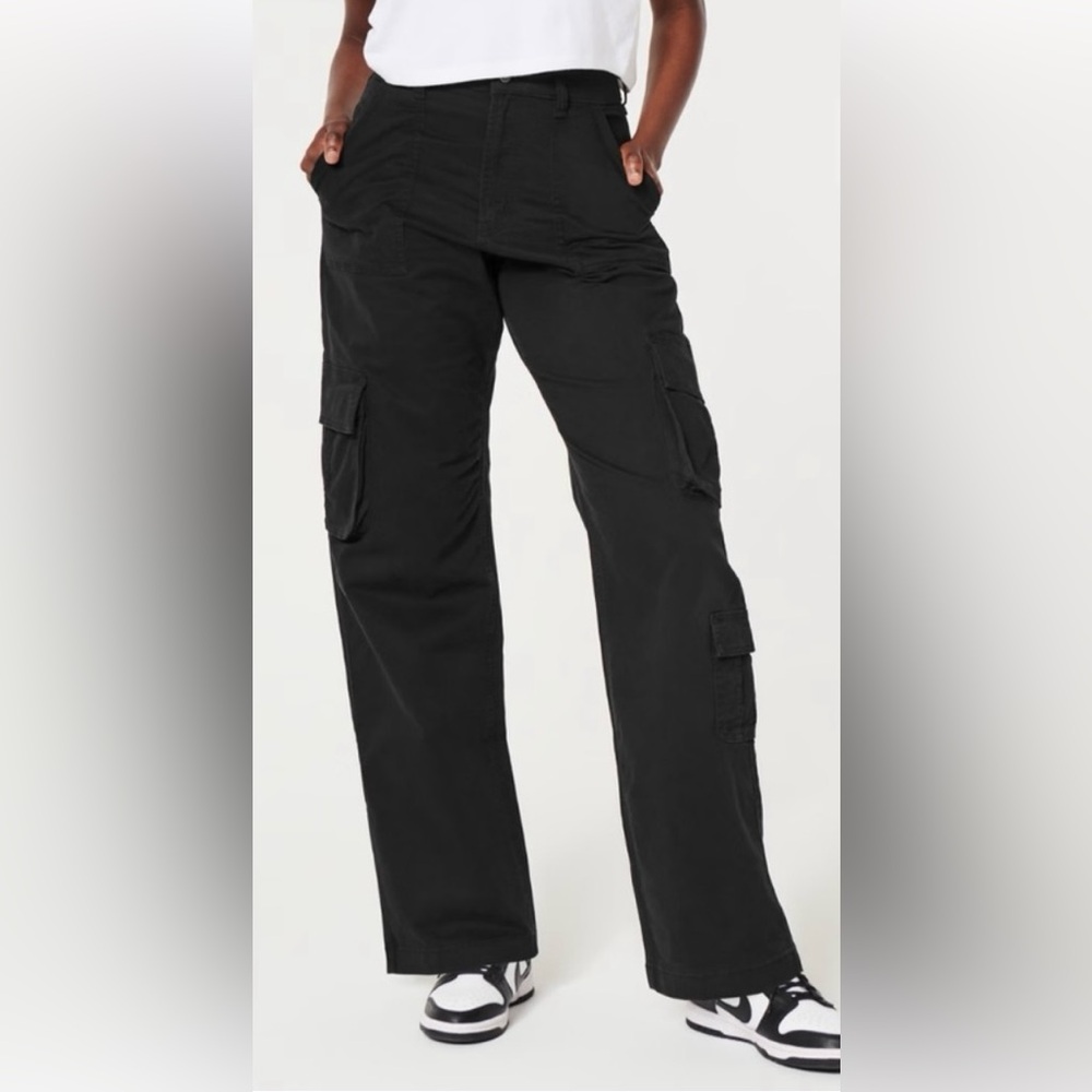 Hollister - Black Ultra High Rise Baggy 3 Pocket Cargo Pants Size 00 waist 24